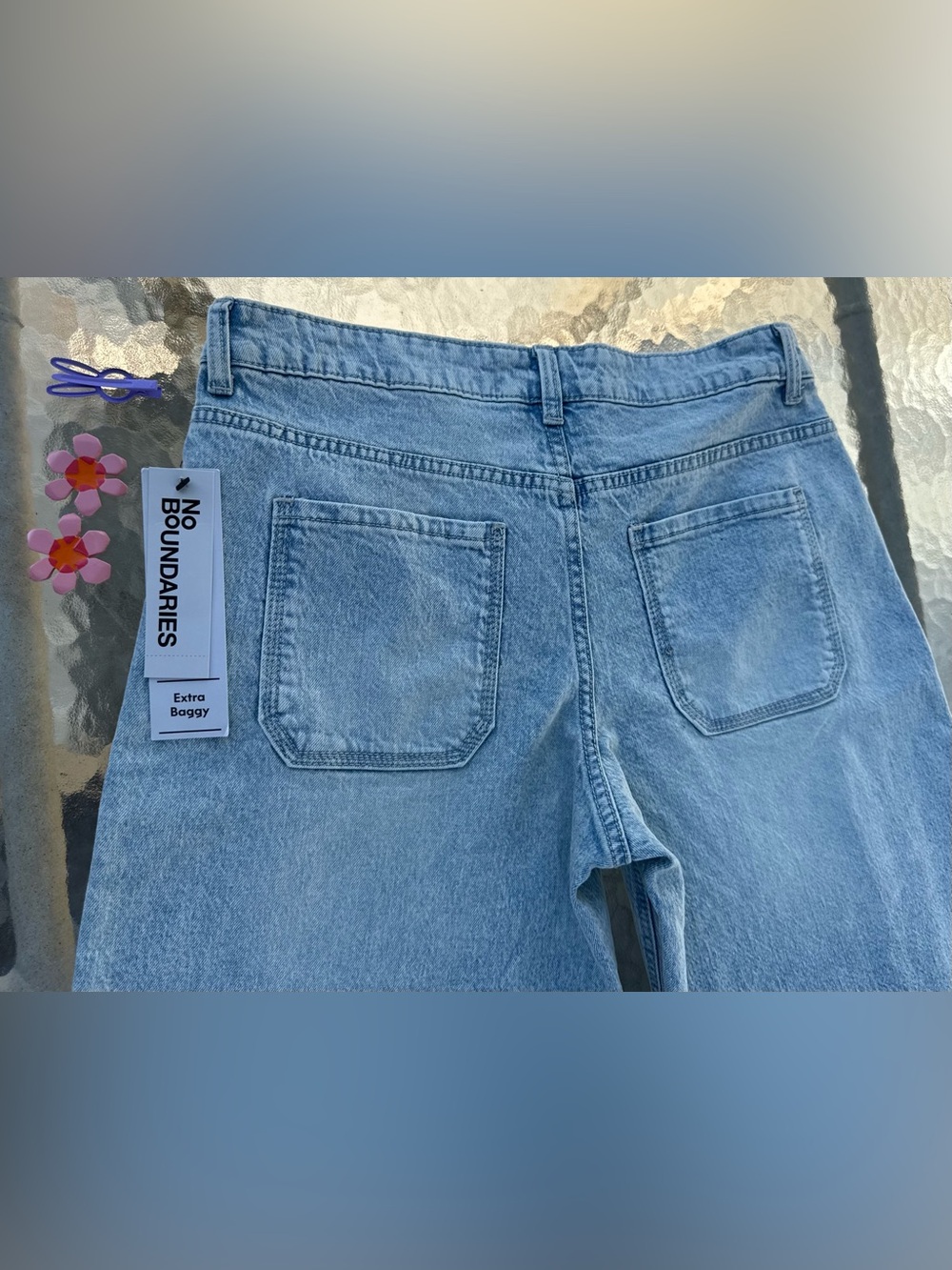 🩵🤍Low Rise Extra Baggy Jeans No Boundaries Light Acid Wash NWT Size 6 - Picture 4 of 16